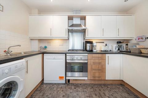 1 bedroom flat for sale, Sundeala Close, Sunbury-On-Thames TW16