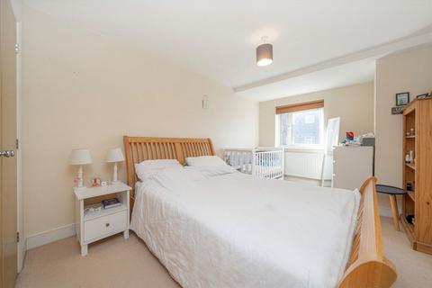 1 bedroom flat for sale, Sundeala Close, Sunbury-On-Thames TW16