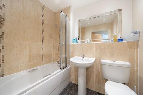 1 bedroom flat for sale, Sundeala Close, Sunbury-On-Thames TW16