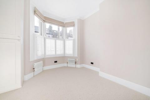 3 bedroom flat for sale, Amies Street, SW11