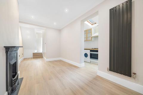 3 bedroom flat for sale, Amies Street, SW11