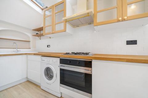 3 bedroom flat for sale, Amies Street, SW11