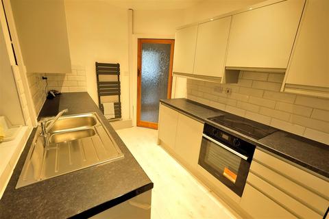 3 bedroom semi-detached house to rent, Adshead Road, Dudley DY2