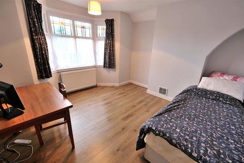 3 bedroom semi-detached house to rent, Adshead Road, Dudley DY2