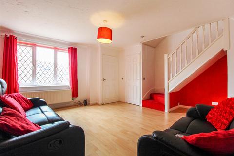 3 bedroom terraced house to rent, Littlebrook Avenue, Burnham