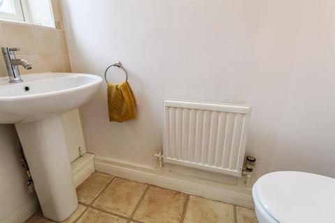 3 bedroom terraced house to rent, Littlebrook Avenue, Burnham