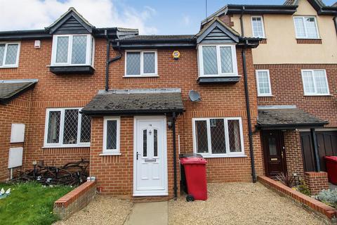 3 bedroom terraced house to rent, Littlebrook Avenue, Burnham