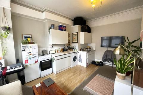 1 bedroom flat to rent, York Avenue, Hove, East Sussex