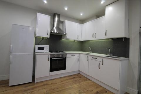 2 bedroom flat to rent, Golders Green Road, London NW11