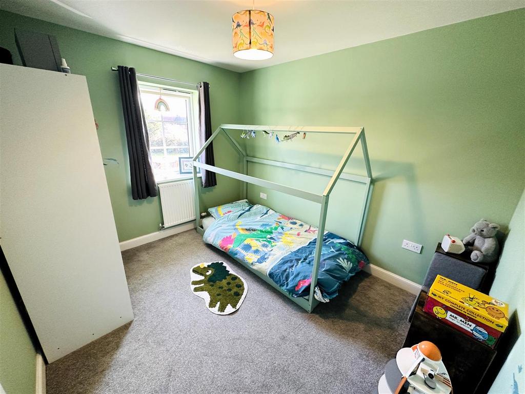 Bed 2.jpg