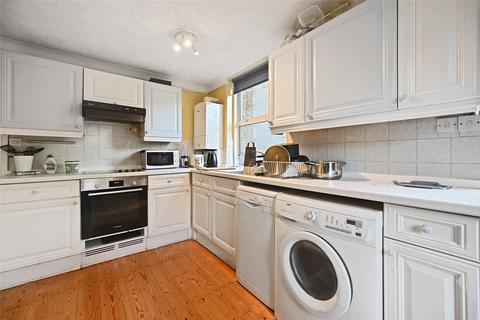 3 bedroom ground floor flat to rent, Bloemfontein Road, London, W12