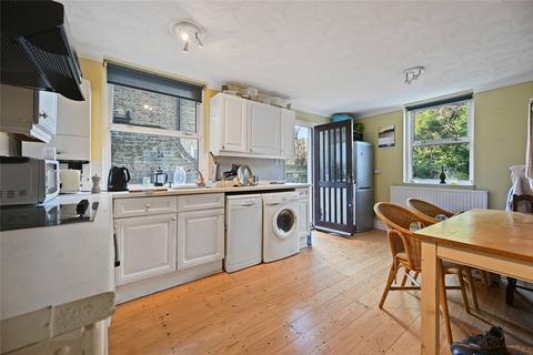 3 bedroom ground floor flat to rent, Bloemfontein Road, London, W12