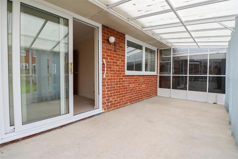 8 Amberley Close, Horsham, RH12 4LL