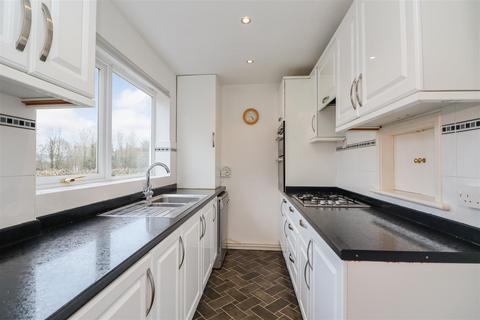 8 Amberley Close, Horsham, RH12 4LL