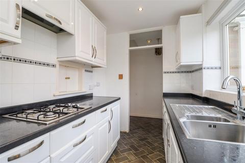 8 Amberley Close, Horsham, RH12 4LL