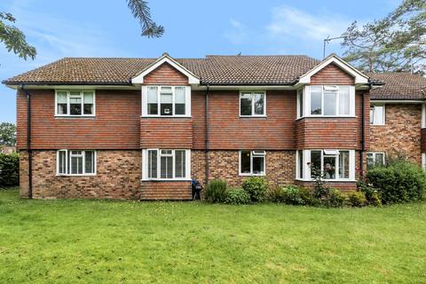 2 bedroom apartment to rent, Trimmers Field, Farnham, Surrey, GU9