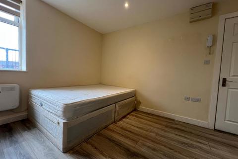 1 bedroom in a house share to rent, Watford Way, London NW7