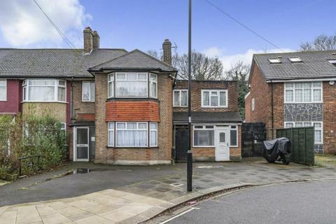 4 bedroom semi-detached house for sale, Selborne Gardens, Greenford UB6