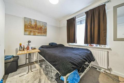 4 bedroom semi-detached house for sale, Selborne Gardens, Greenford UB6