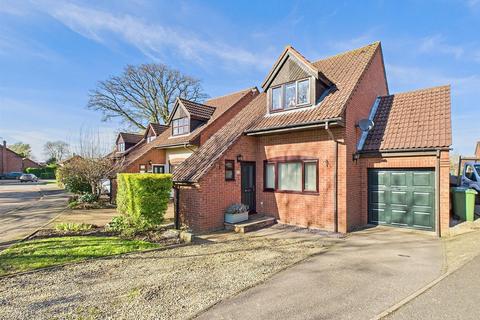 3 bedroom detached house for sale, Rayners Way, Mattishall