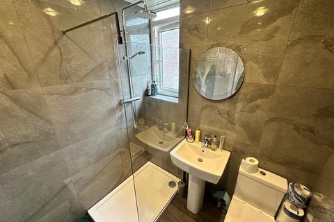 8 bedroom house to rent, Mayville Avenue, Leeds LS6