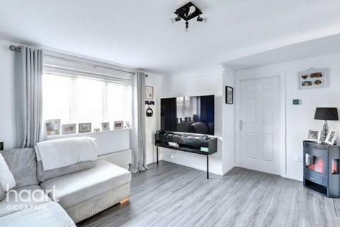 2 bedroom apartment for sale, Kidman Close, Gidea Park