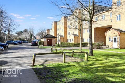 2 bedroom apartment for sale, Wellington House, Kidman Close, Gidea Park