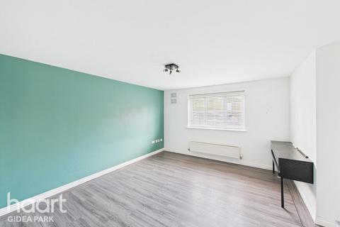 2 bedroom apartment for sale, Wellington House, Kidman Close, Gidea Park