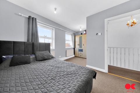 2 bedroom end of terrace house to rent, Riverdene Road, Ilford IG1