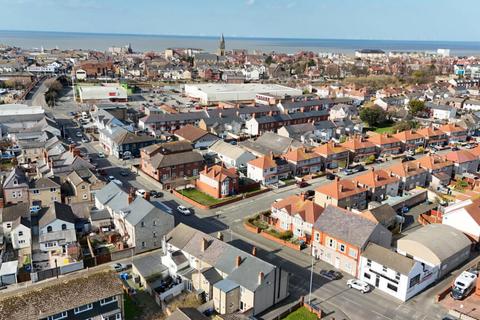 3 bedroom end of terrace house for sale, Vale Road, Rhyl, Denbighshire, LL18 2BY