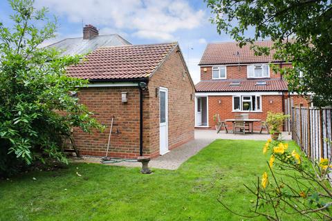 3 bedroom semi-detached house to rent, Wendover Road, Aylesbury HP22