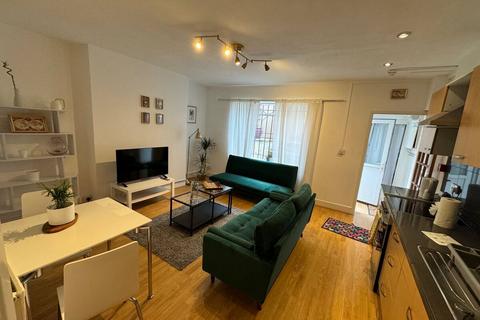 2 bedroom flat to rent, Junction Road, London N19