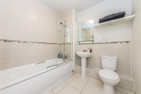 2 bedroom flat to rent, Point Pleasant, London SW18