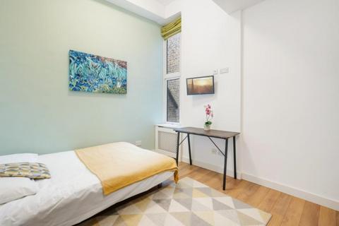 Studio to rent, West Cromwell Road London SW5