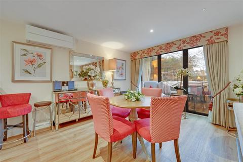 1 bedroom apartment for sale, Poets Place, Alderton Hill, Loughton IG10 3FS