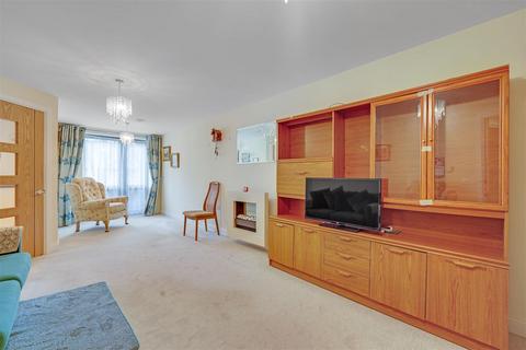 1 bedroom apartment for sale, Poets Place, Alderton Hill, Loughton IG10 3FS