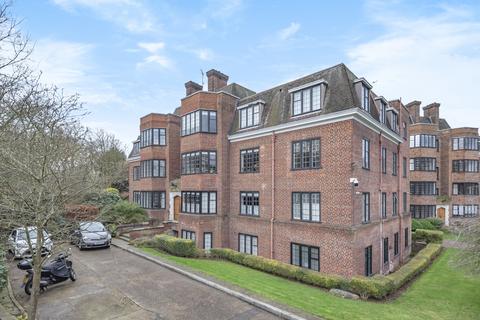 3 bedroom flat to rent, Manor Fields Putney SW15