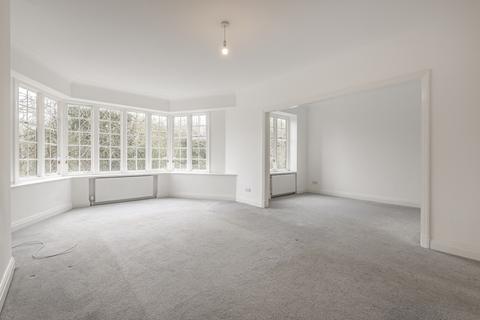 3 bedroom flat to rent, Manor Fields Putney SW15