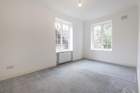 3 bedroom flat to rent, Manor Fields Putney SW15