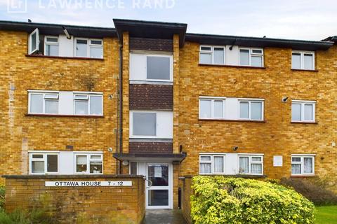 2 bedroom flat for sale, Rodwell Close, Ruislip, Middlesex, HA4