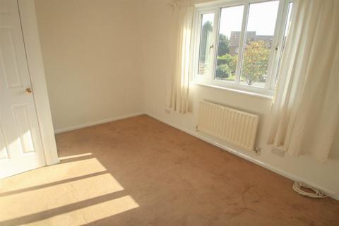 2 bedroom terraced house to rent, Hanbury Way, Surrey GU15