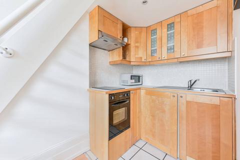 Studio to rent, Claverton Street, Pimlico, London, SW1V