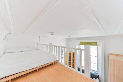 Studio to rent, Claverton Street, Pimlico, London, SW1V