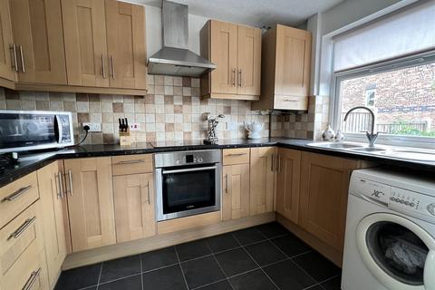 3 bedroom semi-detached house to rent, Greenbank, Athersley North, Barnsley