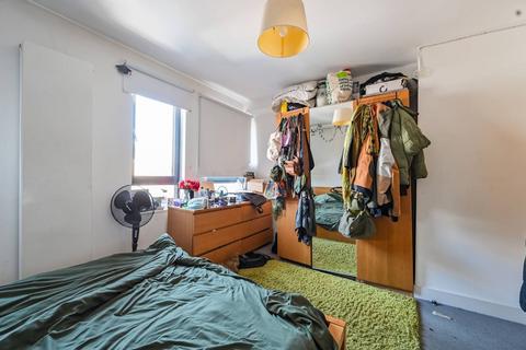 2 bedroom flat for sale, Poplar High Street, Canary Wharf, E14