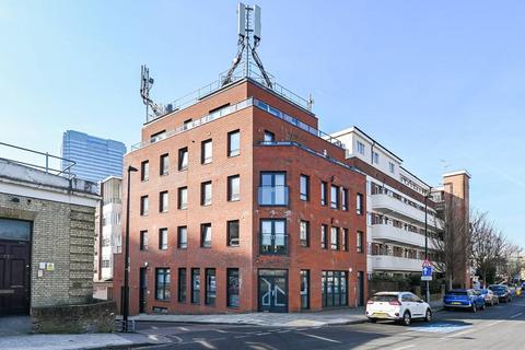 Poplar High Street, Canary Wharf, E14