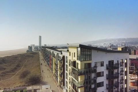 3 bedroom apartment for sale, St Margarets Court, Marina, Swansea