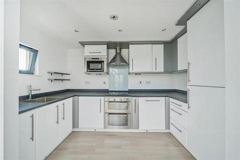 3 bedroom apartment for sale, St Margarets Court, Marina, Swansea