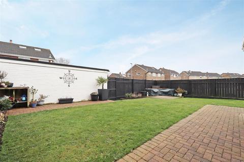 3 bedroom semi-detached house for sale, Barras Way, Bishopsgarth, TS19 8XE