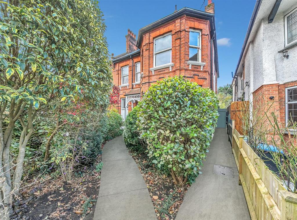 1202509 - front exeterior.jpg